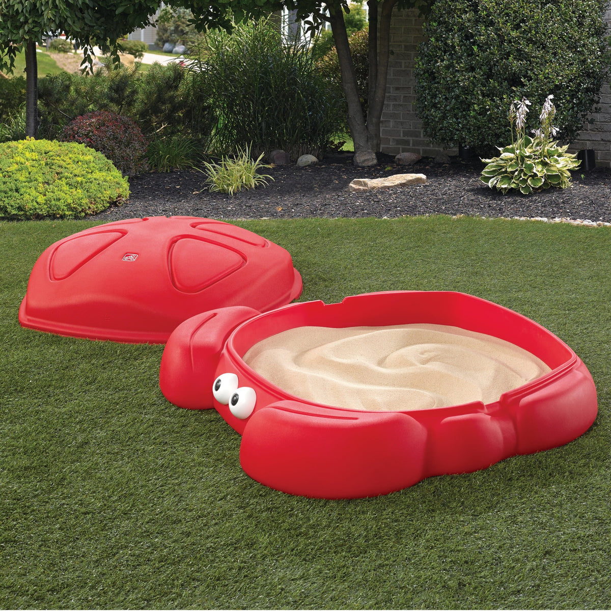 Red Plastic Outdoor Sandbox with Cover M7301