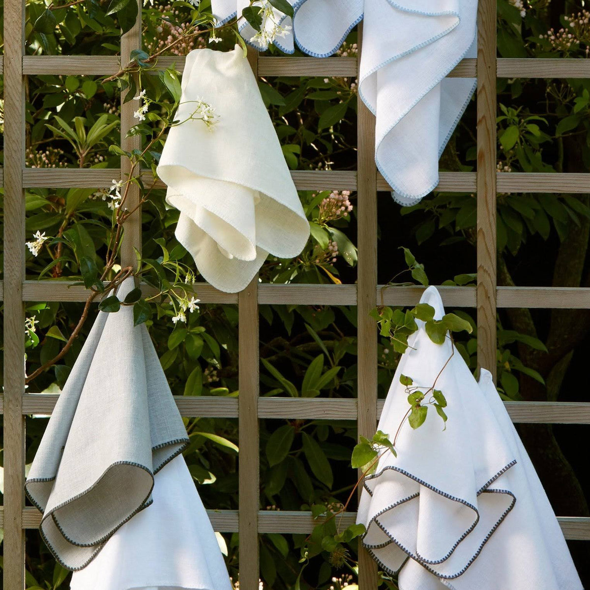 White Oblong Tablecloth U318324