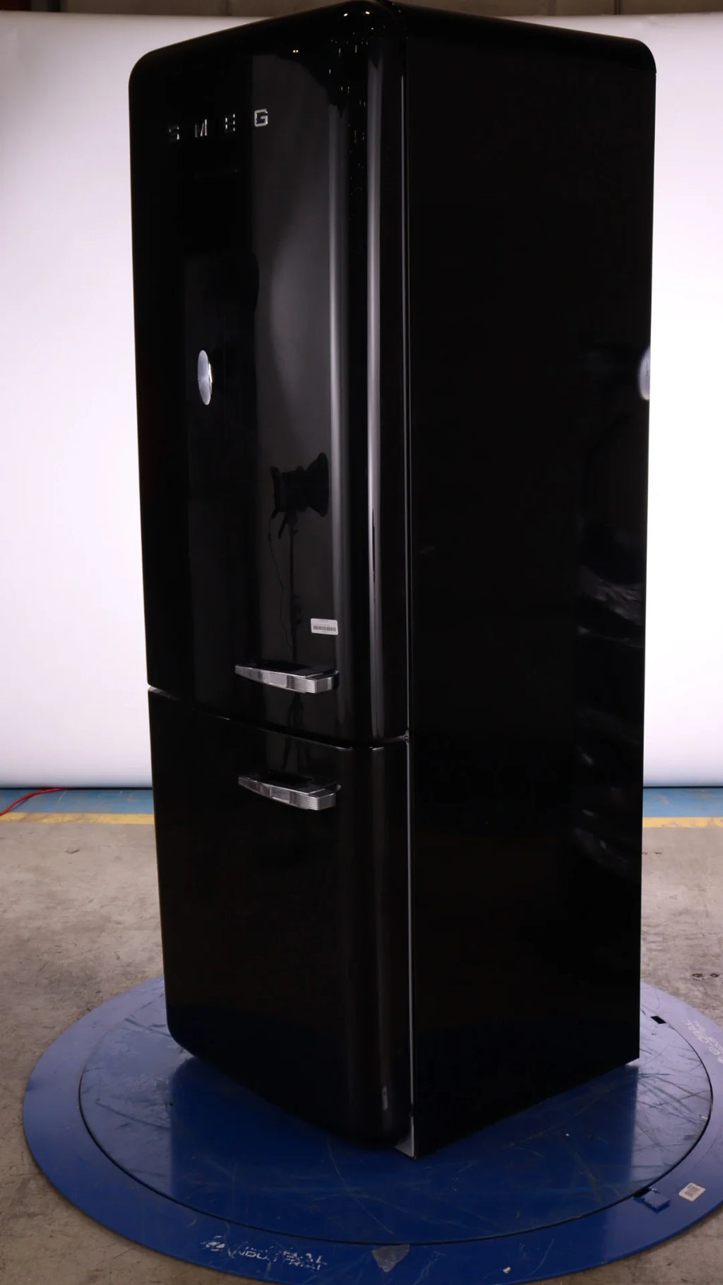 28 INCH WIDTH 18 CU FT Fridge M3965