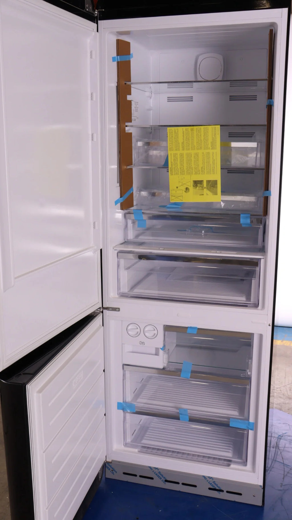 28 INCH WIDTH 18 CU FT Fridge M3965