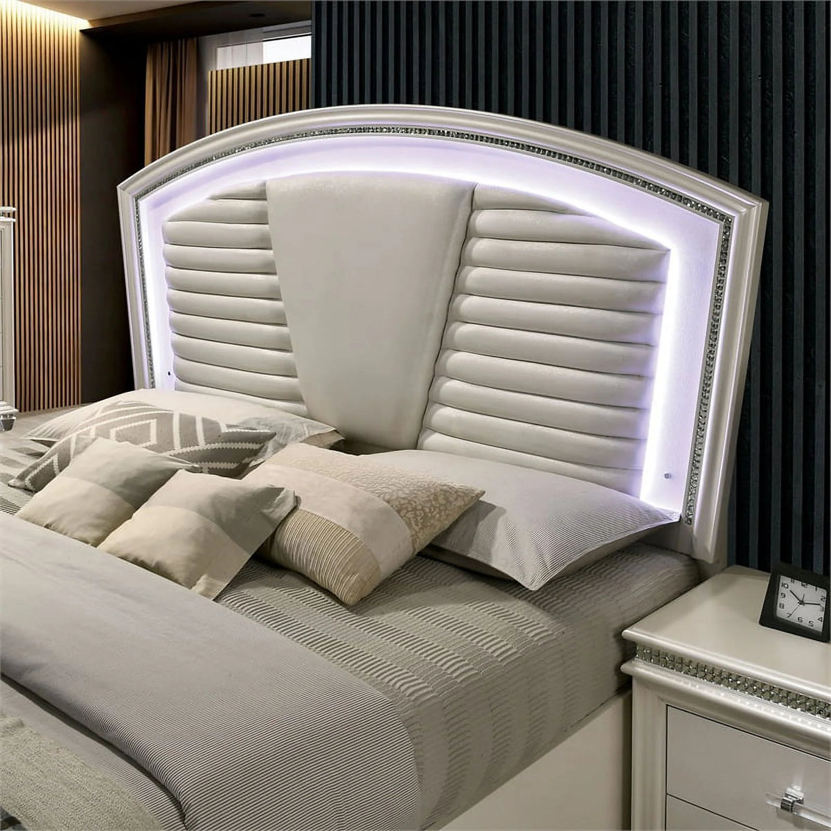 Queen Wood Bed with LED C527211