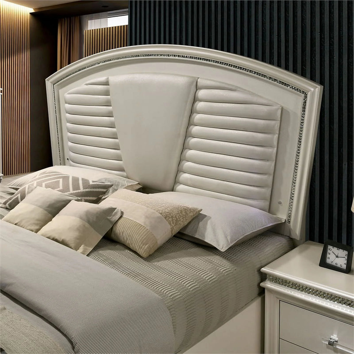 Queen Wood Bed with LED C527211