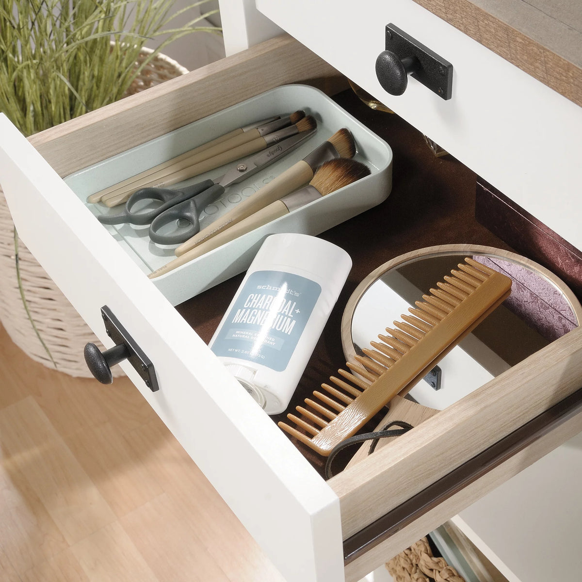 Soft White Bedroom Vanity with Mirror G53141