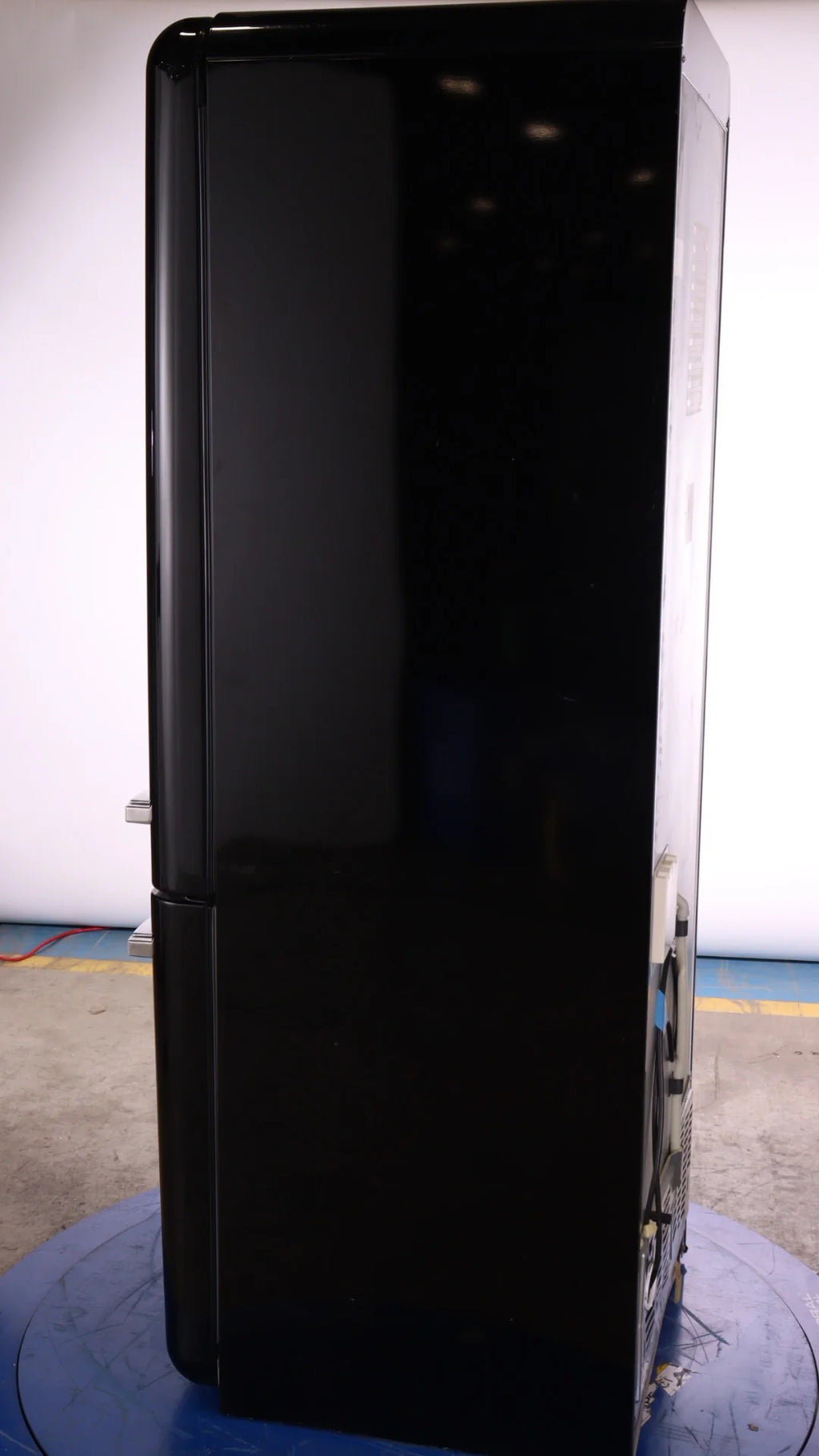 28 INCH WIDTH 18 CU FT Fridge M3965