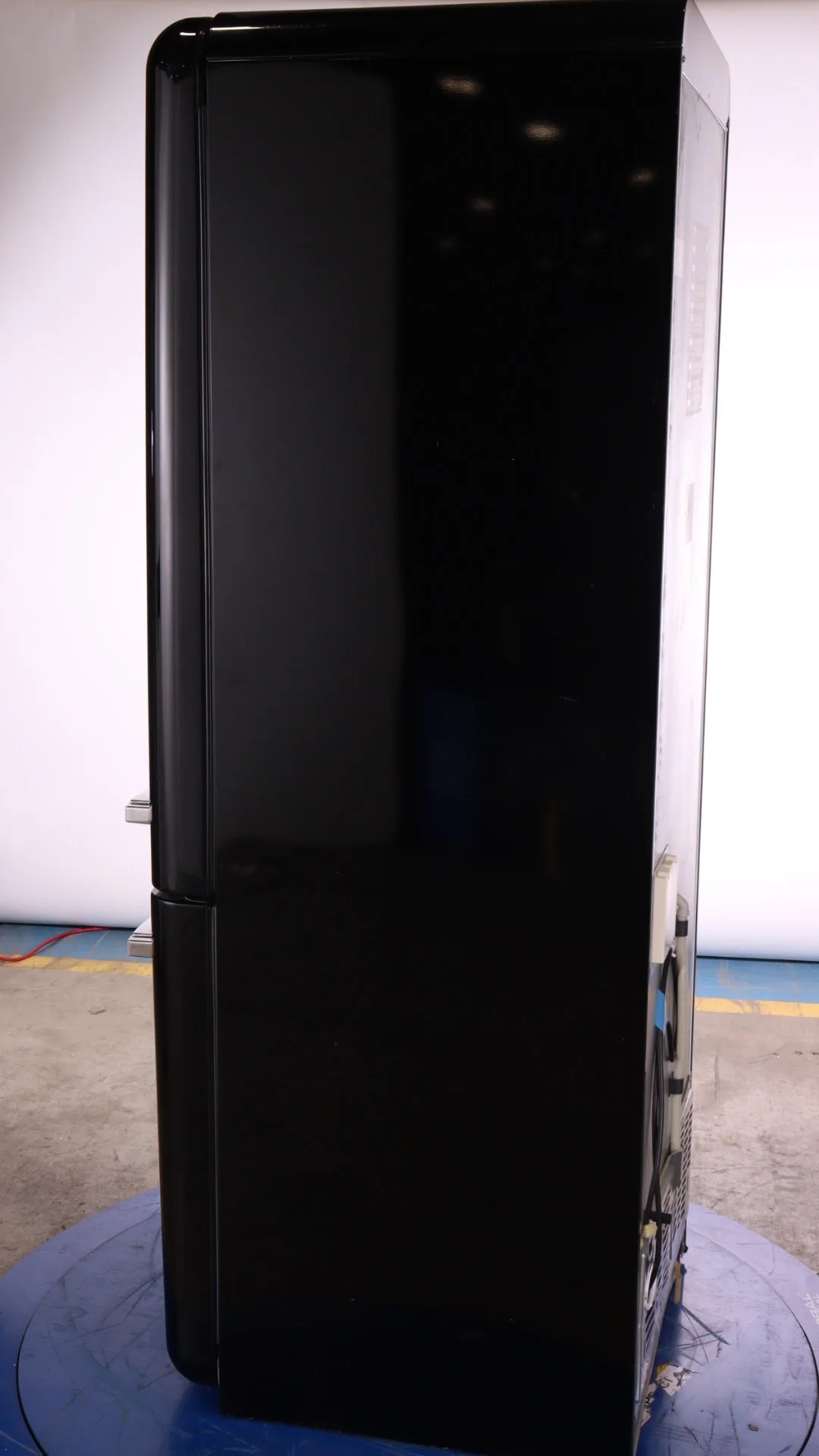 28 INCH WIDTH 18 CU FT Fridge M3965